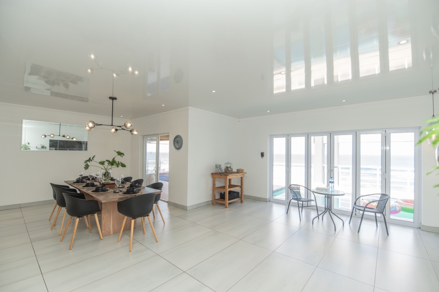 6 Bedroom Property for Sale in Beachview Eastern Cape